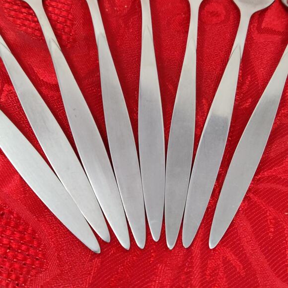 8X SF Oneida Oneidacraft Deluxe Stainless Wintersong Salad Forks - Picture 5 of 13